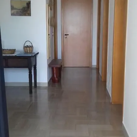 La Casa Sulla Collina كيارامونتي غولفي