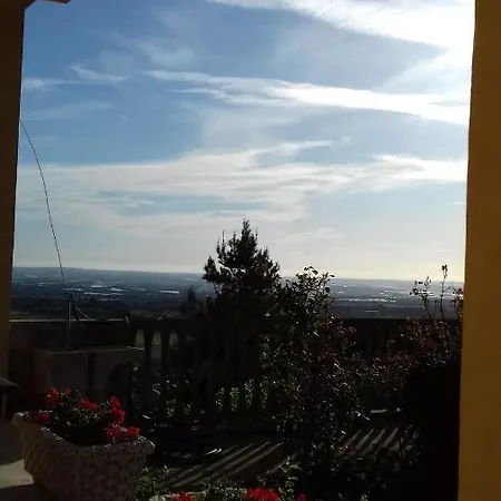 La Casa Sulla Collina بيت للعطل